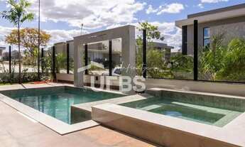 Imagem 3: Esplêndida Casa de Luxo à Venda no Condomínio Portal do Sol Green Goiânia/GO