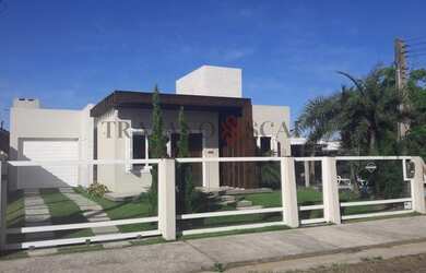 Imagem 2: Linda casa moderna de alto padrão, frente Norte, localizada no Baln. Figueirinha em Arroio