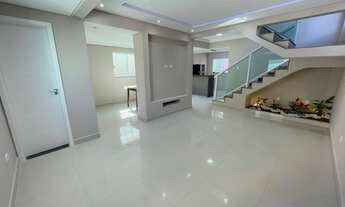 Imagem 2: Sobrado para venda possui 249 metros quadrados com 3 quartos em Caiçara - Praia Grande - S