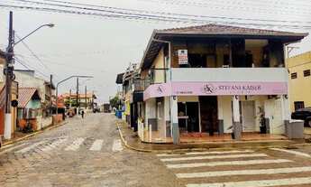 Imagem 3: Muito bem localizado no centro, com 2 amplos dormitórios e enorme sacada com churrasqueira