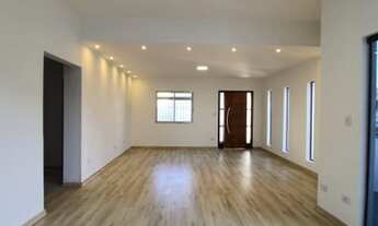 Imagem 2: Sobrado para venda possui 250 metros quadrados com 4 quartos em Jardim São Jorge - Guarulh