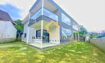 Imagem 2: Casa para venda possui 450 metros quadrados com 5 quartos em Barra do Imbuí - Teresópolis