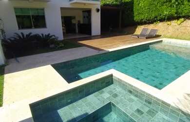 Imagem 6: Casa de condomínio para venda tem 365 metros quadrados com 4 quartos