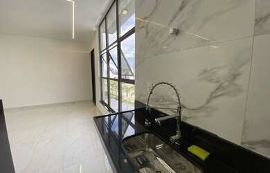 Imagem 6: Casa de condomínio para venda possui 184 metros quadrados com 4 quartos