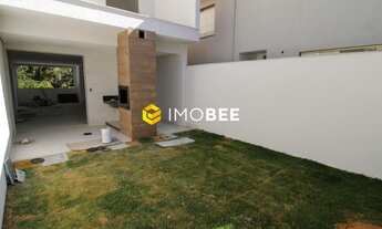 Imagem 2: CASA GEMINADA INDIVIDUAL COM 3 QUARTOS, 1 SUÍTE E EXCELENTE LOCALIZAÇÃO, À VENDA NO BAIRRO