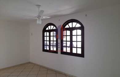 Imagem 2: Casa comercil Casa com 4 dormitórios