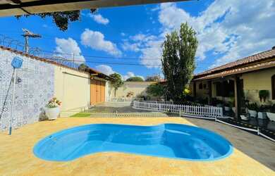 Imagem 2: LINDA CASA COLONIAL DE 03 QUARTOS COM 01 SUÍTE ÁREA GOURMET COM PISCINA