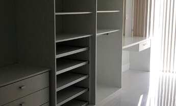 Imagem 7: Casa de condomínio para venda possui 272 metros quadrados com 4 quartos