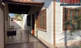 Imagem: Casa pertinho da praia em São Sebastião