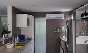 Imagem: Cobertura duplex mobiliada frente ao beira