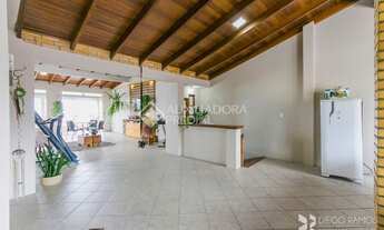 Imagem 2: Casa para venda com 342 metros quadrados com 3 quartos em Vila Jardim - Porto Alegre - RS