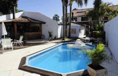 Imagem 2: Casa de condomínio para venda possui 232 metros quadrados com 3 quartos em Areal - Pelotas