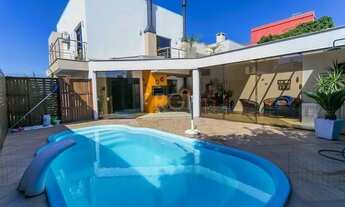 Imagem 2: Excelente casa em condomínio com 3 suítes, piscina e 3 vagas de garagem