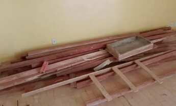 Imagem 2: VENDO MADEIRA Casa com 1 dormitório