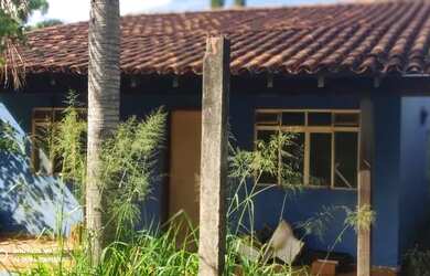 Imagem 3: Casa com aproximadamente 439 m² de área construída e 1600 m² de área territorial com 05 q