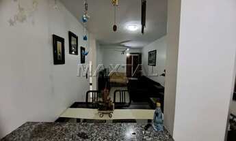 Imagem 2: Apartamento com dois quartos, uma sala, um banheiro, cozinha com área de serviço e vaga