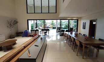 Imagem 6: Casa de condomínio sobrado para venda possui 370 metros quadrados com 4 quartos