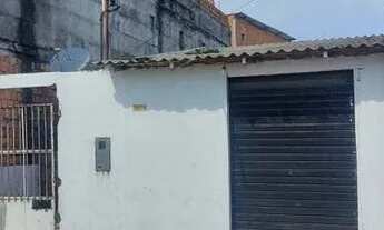 Imagem: Casa com ponto comercial com porta de vidro