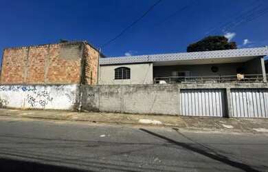 Imagem: CASA com galpão em lote de esquina no Letícia
