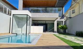 Imagem: Casa com 4 suítes à venda na Barra da