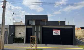 Imagem 4: Casa Térrea, três suítes, sala pé direito duplo e piscina aquecida