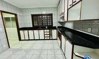 Imagem 4: Casa Térrea em condomínio de 250m² com 4 dormitórios no Jardim das Colinas em São José dos