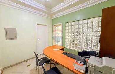 Imagem 7: Sobrado espaçoso para famílias, em frente à Praça Fernando Ferrari