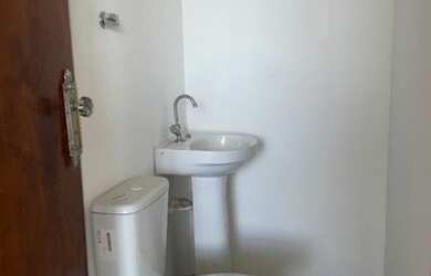 Imagem 5: Sala comercial na Estrada do Galeão em prédio com estacionamento rotativo