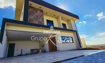 Imagem 2: Casa de condomínio para venda possui 243 metros quadrados com 3 quartos