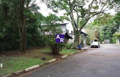 Imagem 4: Terreno praticamente plano em condomínio fechado na Granja Viana próximo ao Shopping Granj