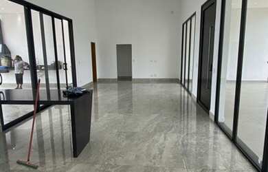 Imagem 2: Casa de condomínio para venda possui 270 metros quadrados com 3 quartos