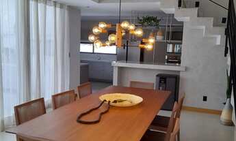 Imagem 3: Casa de condomínio para venda possui 270 metros quadrados com 5 quartos