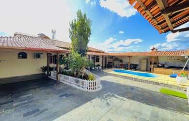 Imagem 4: LINDA CASA COLONIAL DE 03 QUARTOS COM 01 SUÍTE ÁREA GOURMET COM PISCINA