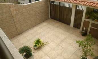 Imagem 3: Casa duplex de condomínio para venda possui 192 metros quadrados com 4 quartos em Portugue