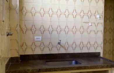 Imagem 3: 2 dormitórios, 2 banheiros, bem iluminado a meia quadra da praia, rua tranquila no Gonzaga