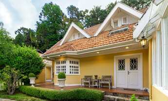 Imagem 3: Casa Charmosa à venda no coração do Capivari em Campos do Jordão