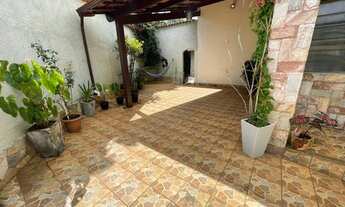 Imagem 2: Casa para venda possui 100 metros quadrados com 3 quartos em Santa Mônica - Belo Horizonte