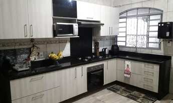 Imagem 3: Vendo excelente casa com três quartos uma suíte. Na laje e mais um casa de fundos