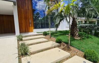 Imagem 2: Casa de condomínio para venda tem 275 metros quadrados com 3 quartos