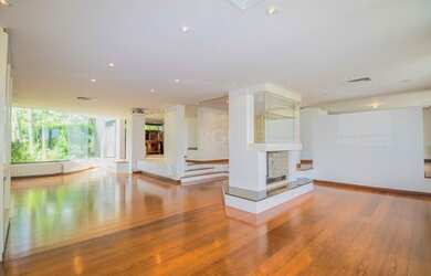 Imagem 4: Casa com Piscina, 4 dormitórios, Vista para o Guaíba, em Vila Assunção - Porto Alegre - RS