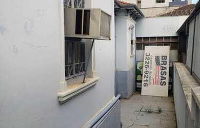 Imagem 2: Casa comercial com 774 m² na Av. Bernardo Monteiro, com 14 salas, 2 recepções e 4 vagas