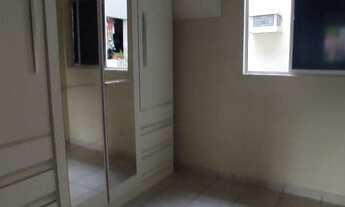 Imagem 2: Semi-mobiliado Apartamento com 2 dormitórios