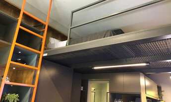 Imagem: Studio pé direito alto, mobiliado