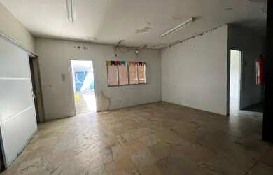 Imagem 6: Centro-Imóvel de Esquina>Área 750m2, Ótima Localização, Opções Clínicas, Hospitais, Etc