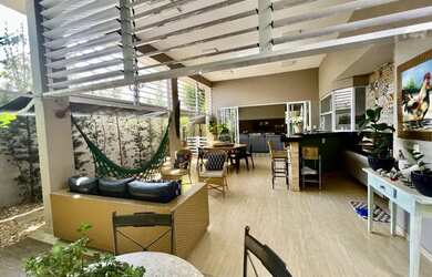 Imagem 2: Casa térrea no Condomínio JARDINS ATENAS, com 300 metros quadrados, 4 suítes e espaço gour