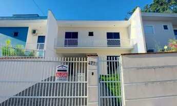 Imagem: Sobrado geminado perto do Colégio Bom Jesus