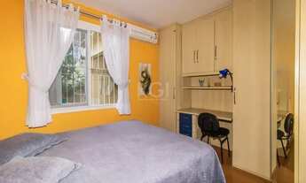 Imagem 7: Casa de 289m² - 3 dormitórios, 1 suíte, 4 salas, churrasqueira, pátio e 4 vagas de garagem