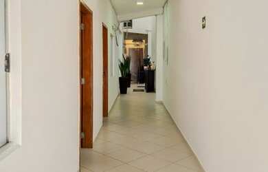 Imagem 3: SALA EM PREDIO COMERCIAL COM LAVABO MEDINDO APROXIMADAMENTE 35M²