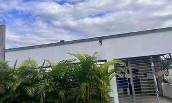 Imagem 3: Casa para venda possui 115 metros quadrados com 3 quartos em Centro - Camaçari - BA