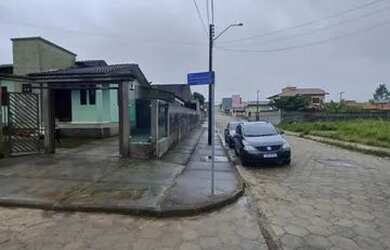 Imagem 3: Casa para venda possui 400 metros quadrados com 3 quartos em Demboski - Içara - SC